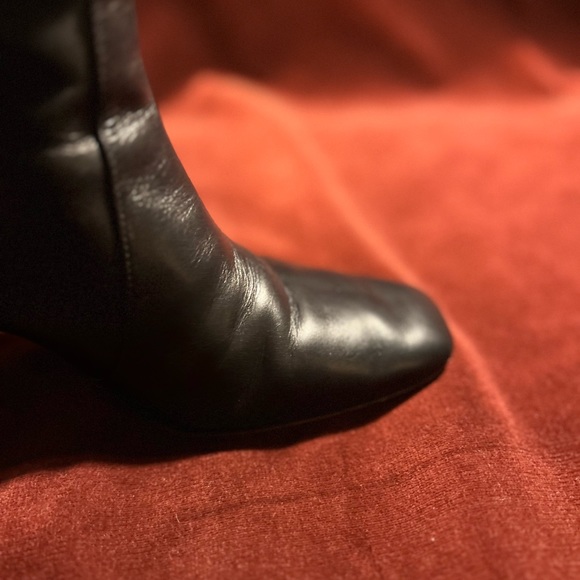 Stuart Weitzman Black leather knee boots. - Picture 9 of 11